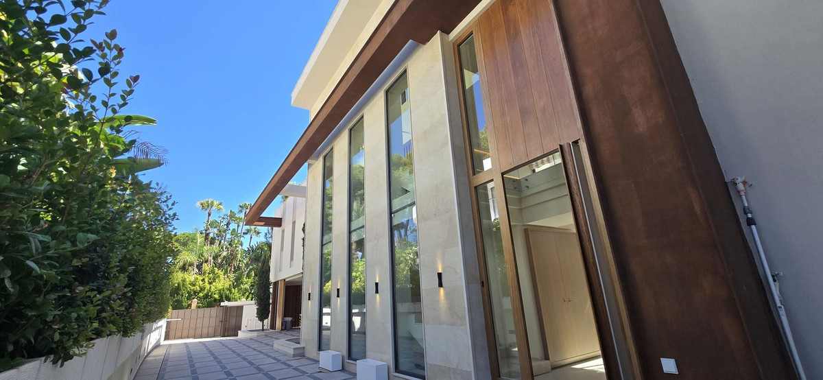 5 Bedroom Villa in Marbella - Photo 12