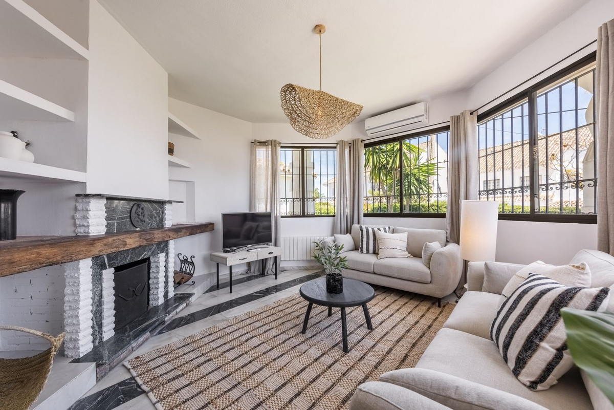 3 Bedroom Villa in Estepona - Photo 8