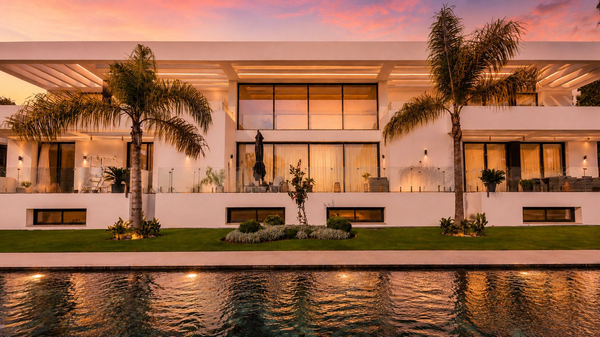 5 Bedroom Villa in Estepona - Photo 27