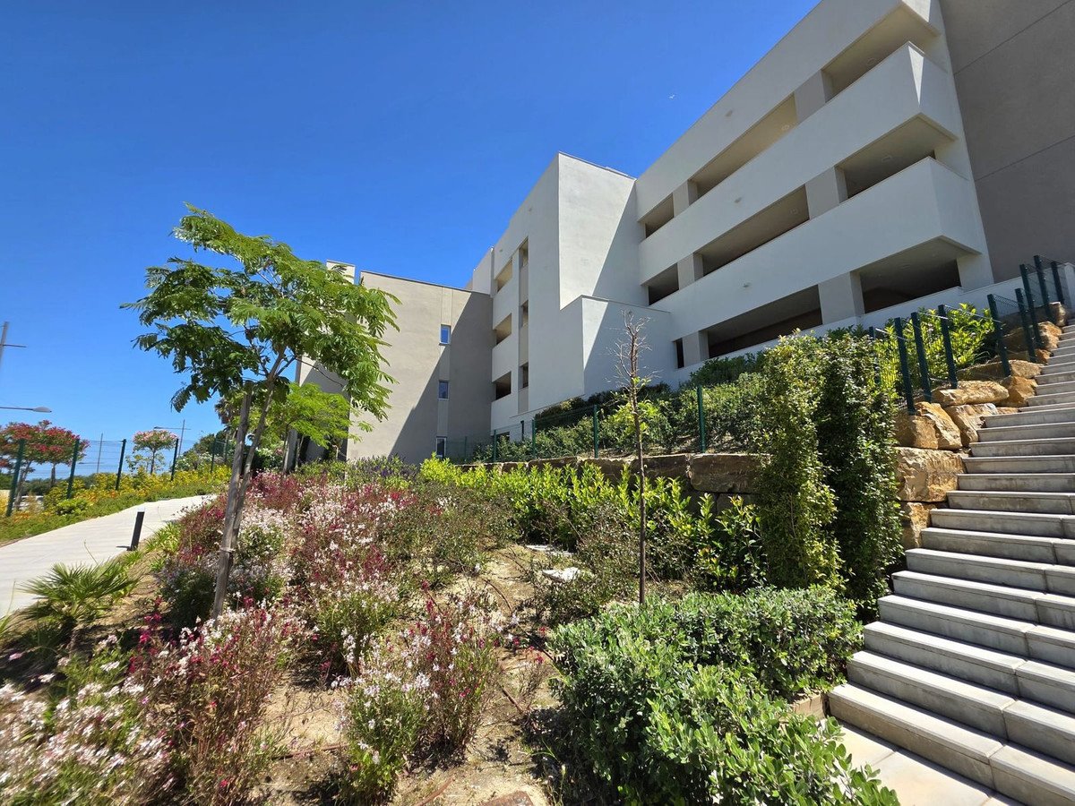 2 Bedroom Apartment in Estepona - Photo 24
