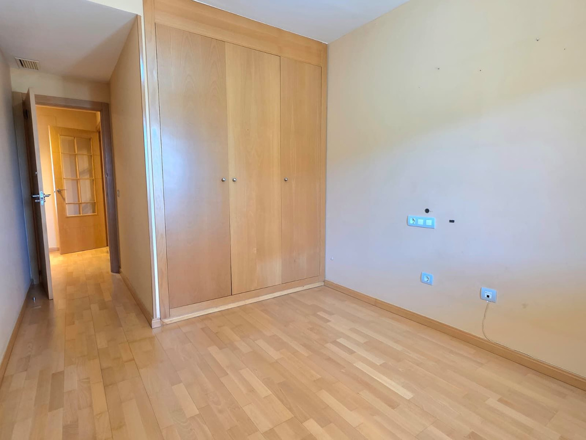 3 Bedroom Apartment in Estepona - Photo 20