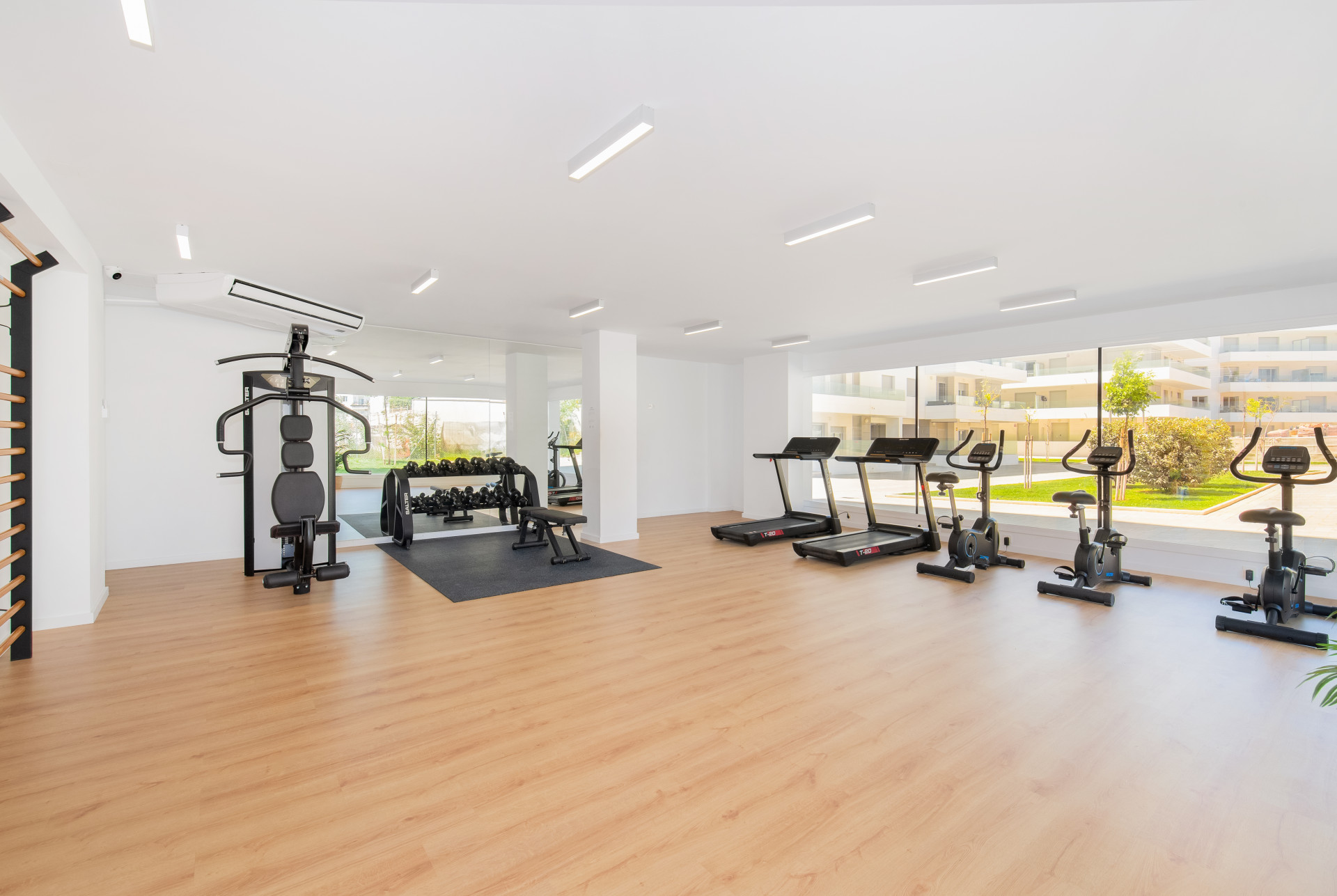 2 Bedroom Apartment in Marbella - Photo 17