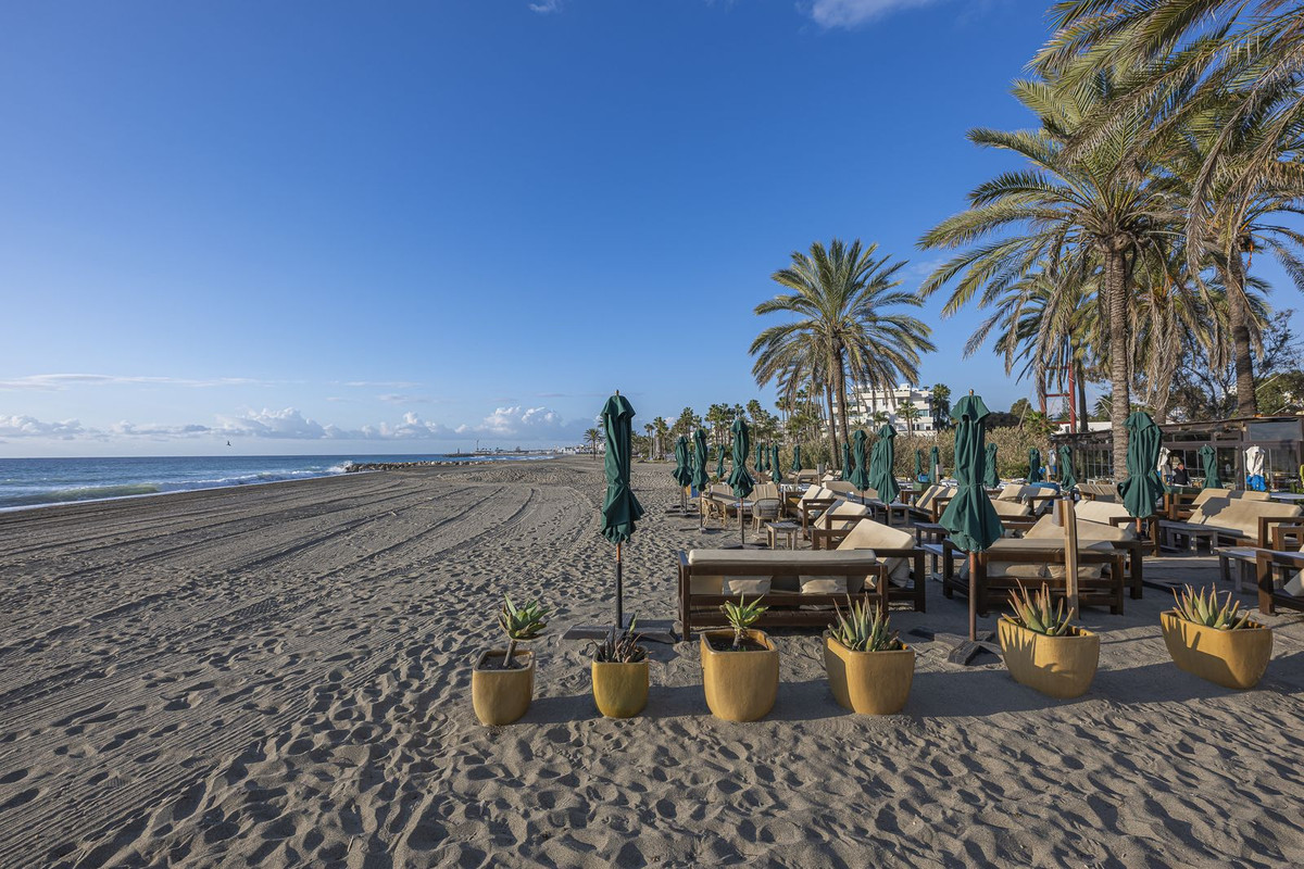 2 Bedroom Apartment in Marbella - Photo 27