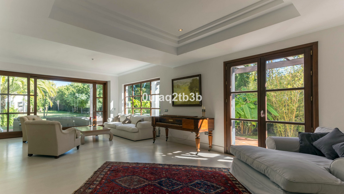 6 Bedroom Villa in San Pedro de Alcántara - Photo 19