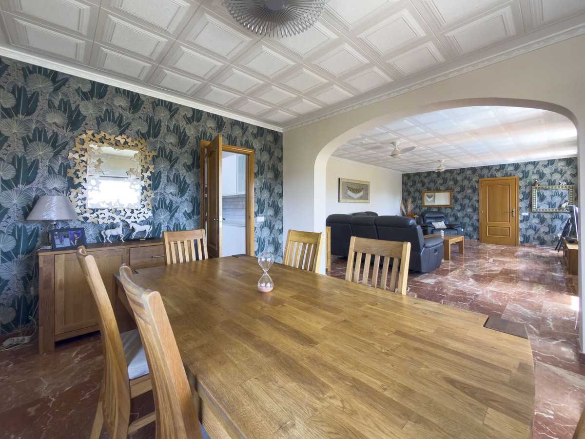 5 Bedroom Villa in Coín - Photo 16