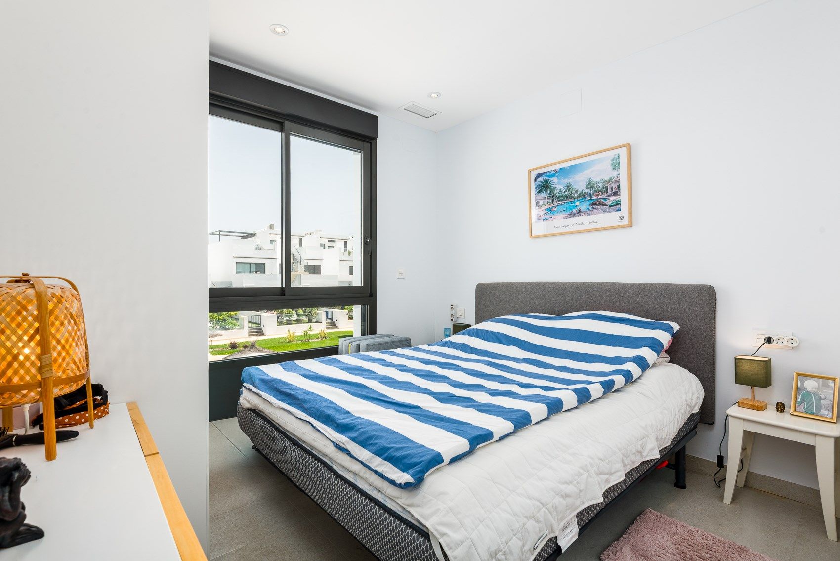 Piso de 2 dormitorios con piscina en Alicante – Foto 19