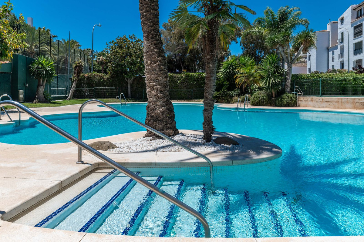 3 Bedroom Apartment in Marbella - Photo 26