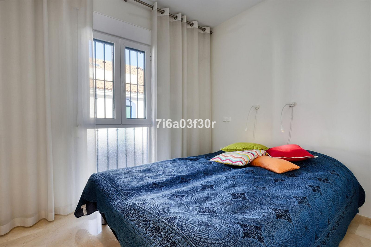 5 Bedroom Townhouse in Marbella - Photo 12