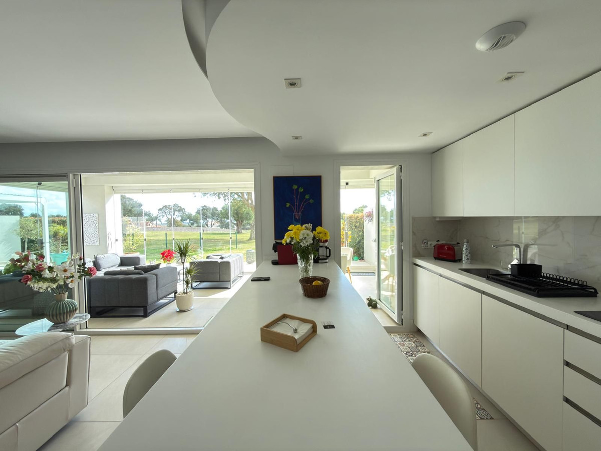 3 Bedroom Apartment in San Roque - Photo 10