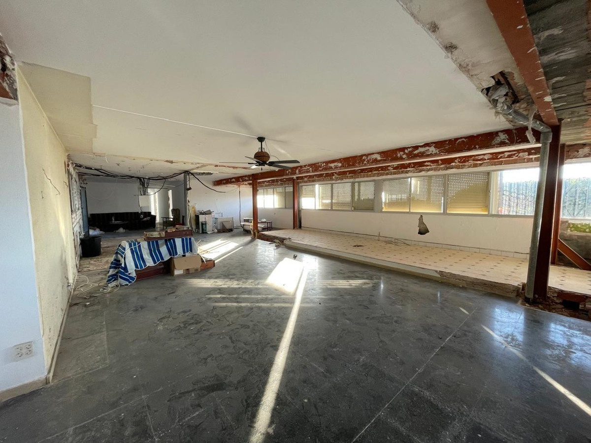 4 Bedroom Apartment in Marbella - Photo 16
