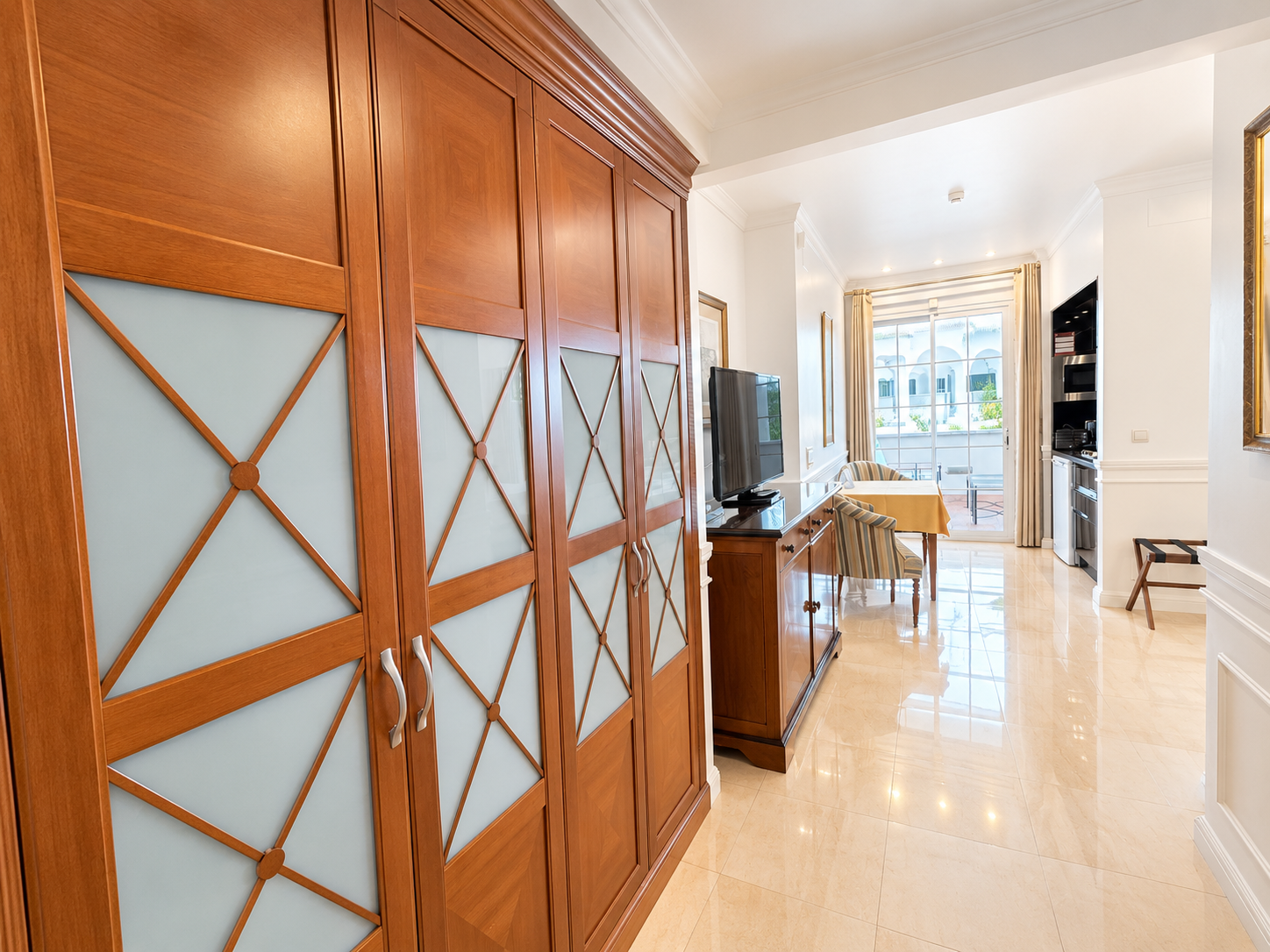 1 Bedroom Apartment in Marbella - Photo 8