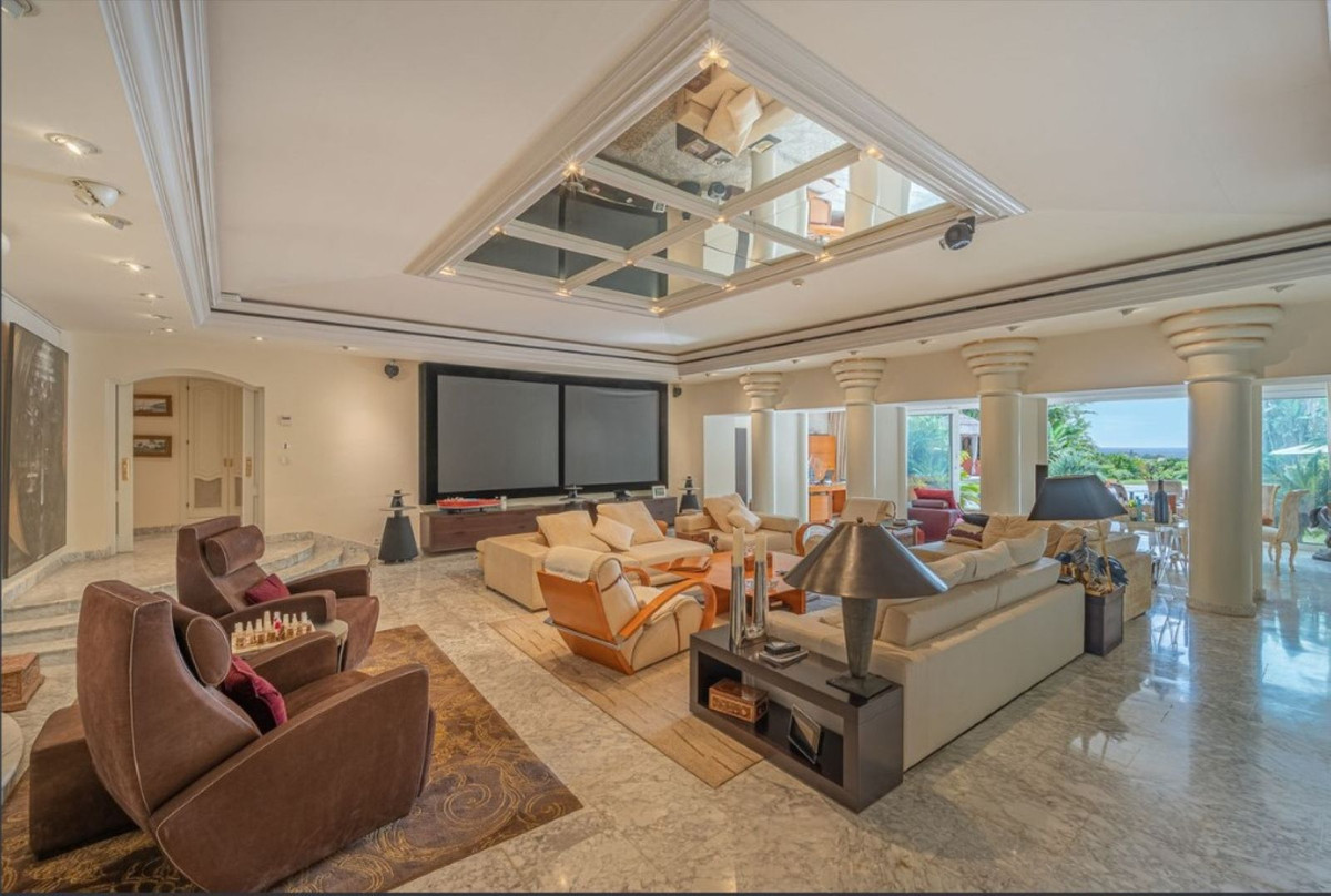 5 Bedroom Villa in Marbella - Photo 41