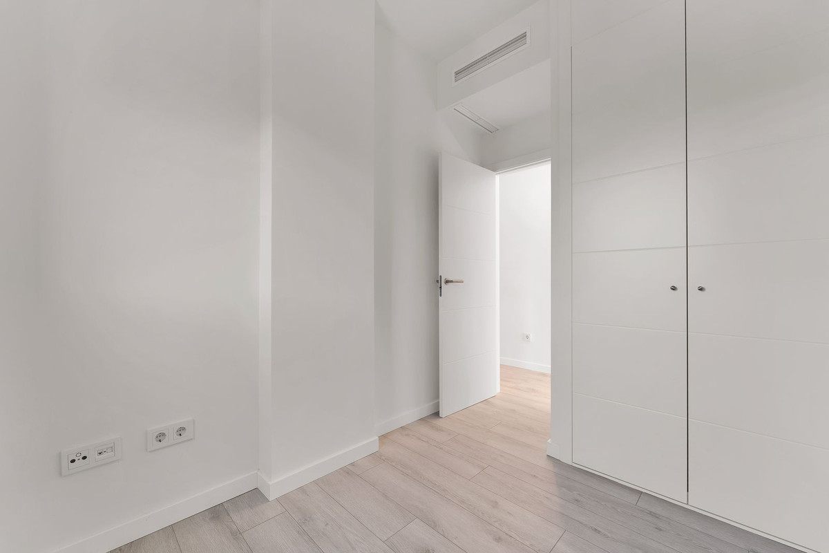 3 Bedroom Apartment in Estepona - Photo 12