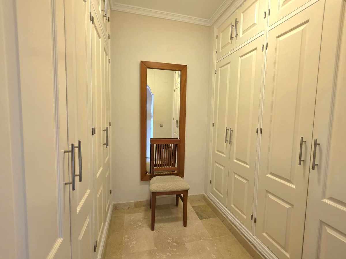2 Bedroom Apartment in Estepona - Photo 15