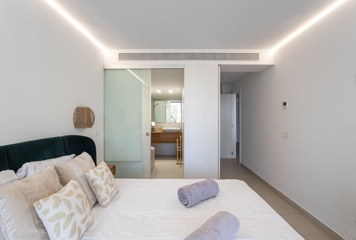 2 Bedroom Apartment in Fuengirola - Photo 13