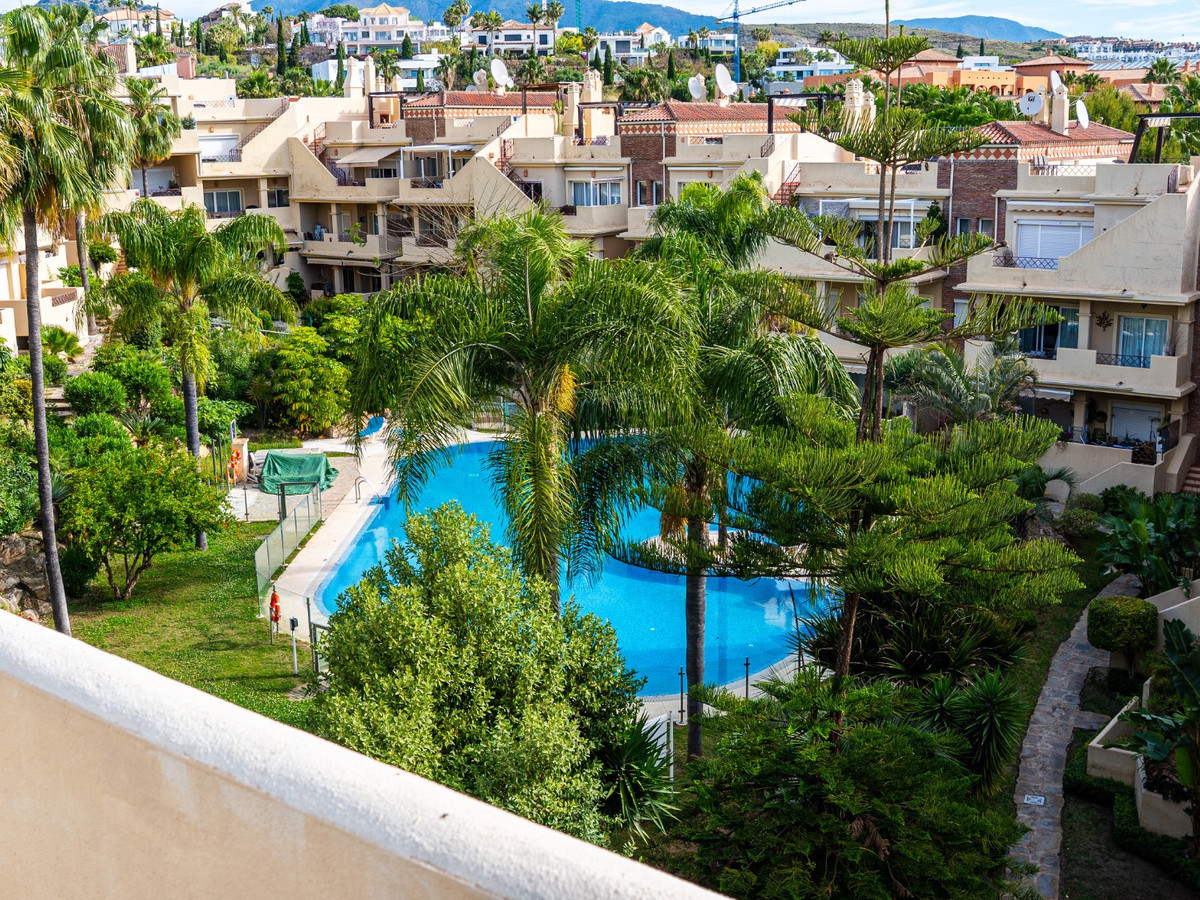 1 Bedroom Penthouse in Estepona - Photo 16