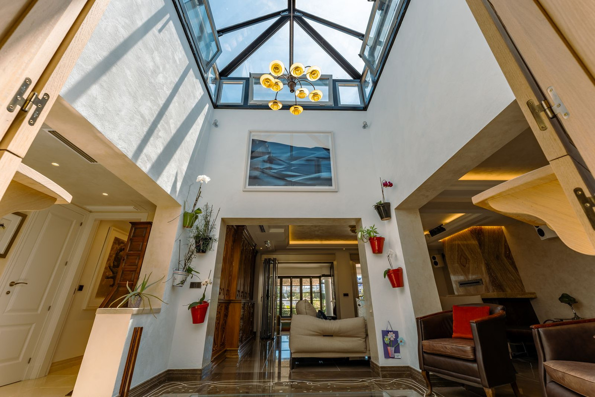 4 Bedroom Villa in San Pedro de Alcántara - Photo 33