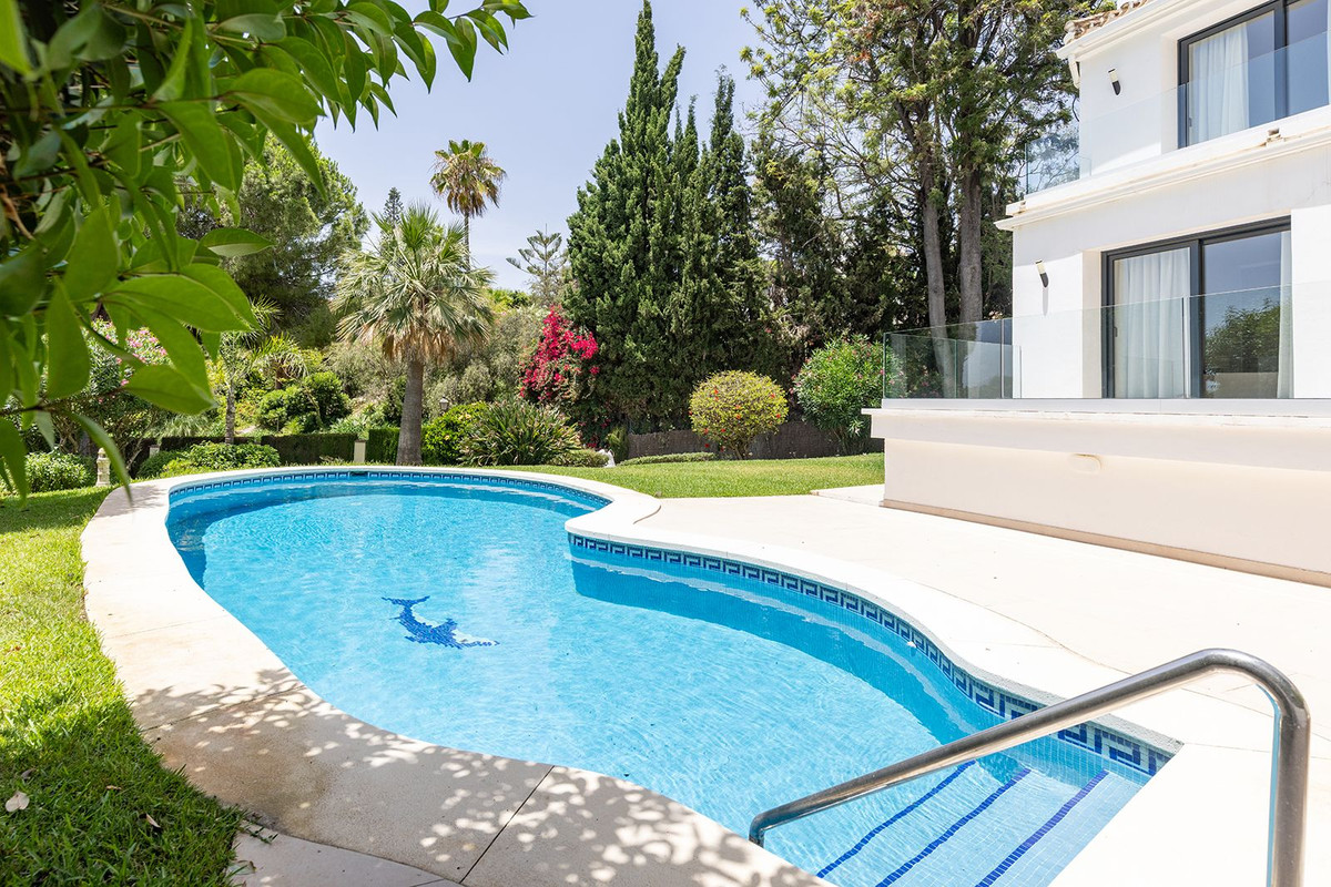 4 Bedroom Villa in Marbella - Photo 4