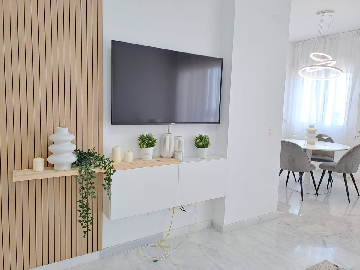 2 Bedroom Apartment in Estepona - Photo 5