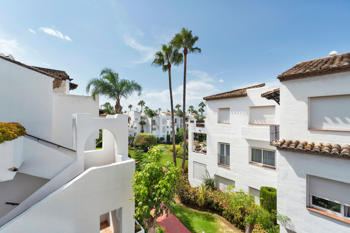 2 Bedroom Apartment in Estepona - Photo 15