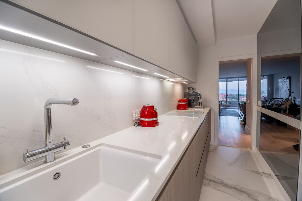 2 Bedroom Apartment in Marbella - Photo 14