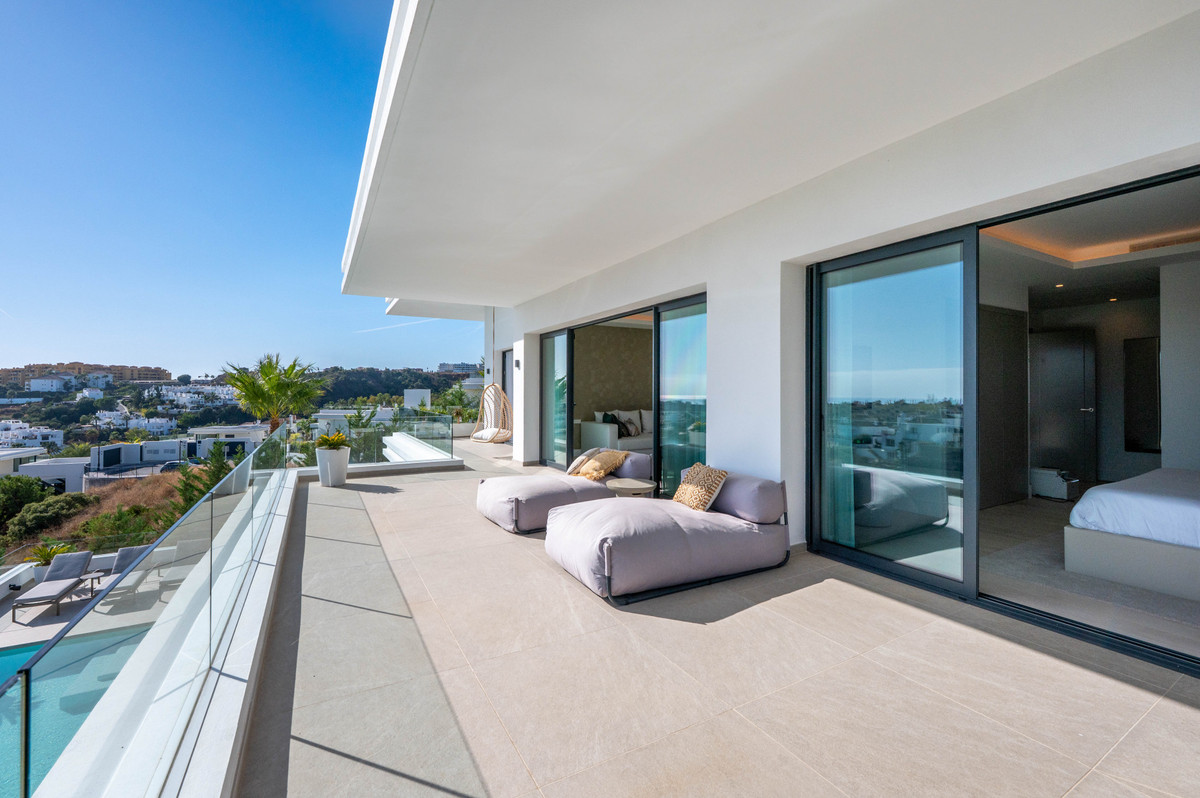 6 Bedroom Villa in Estepona - Photo 36