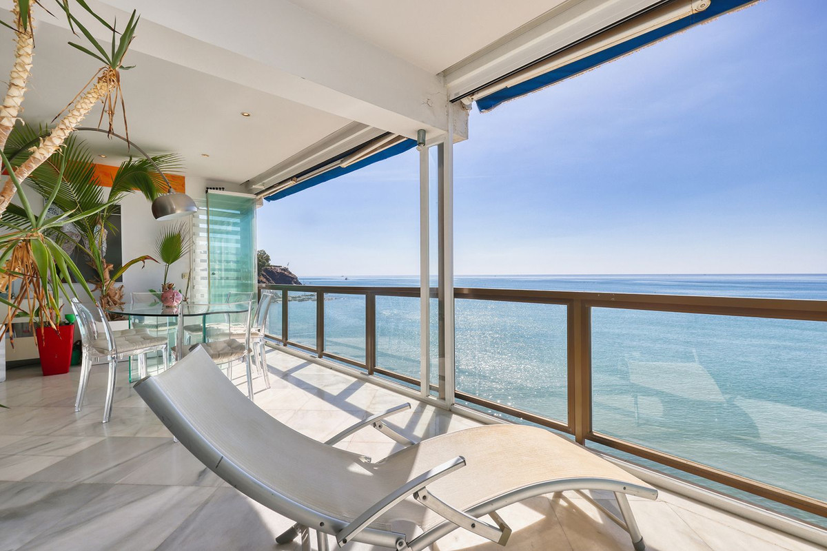2 Bedroom Apartment in Benalmádena - Photo 25