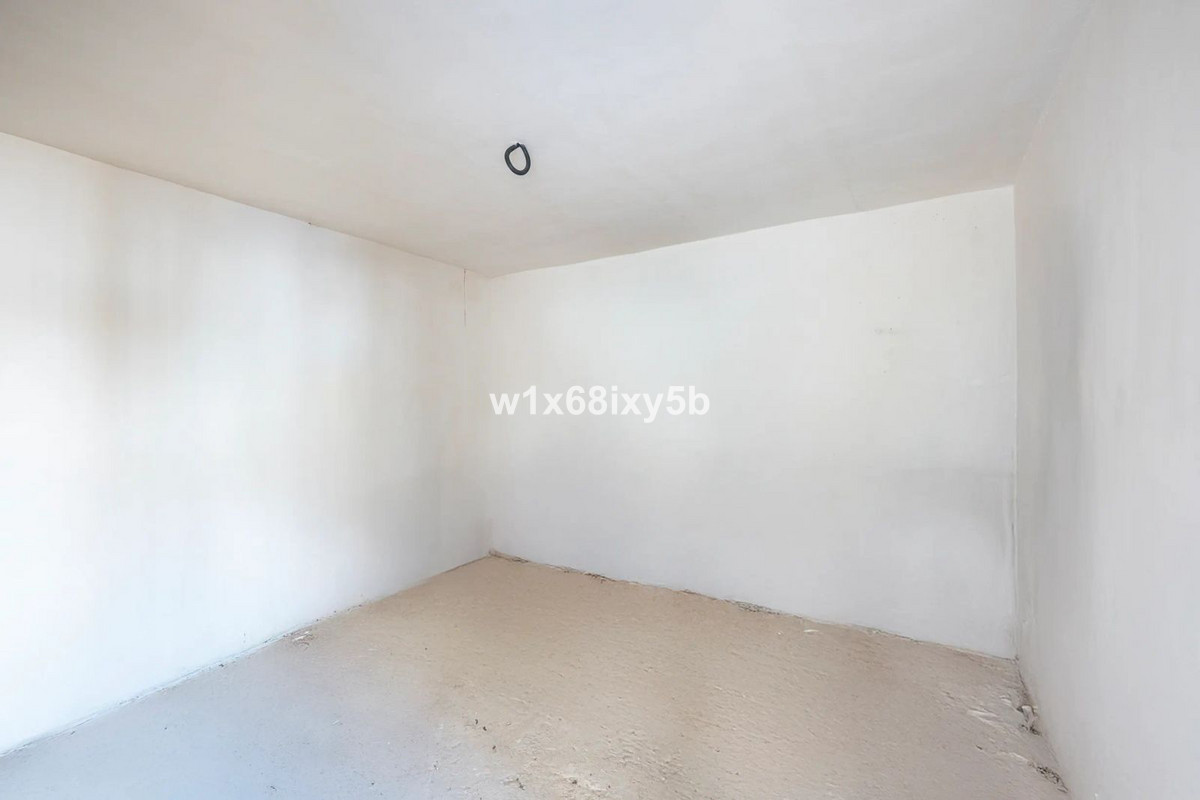 4 Bedroom Townhouse in San Pedro de Alcántara - Photo 12