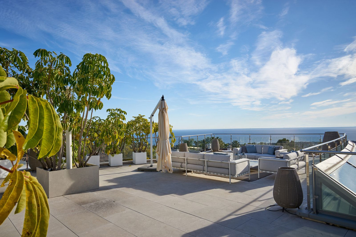 4 Bedroom Villa in Marbella - Photo 51