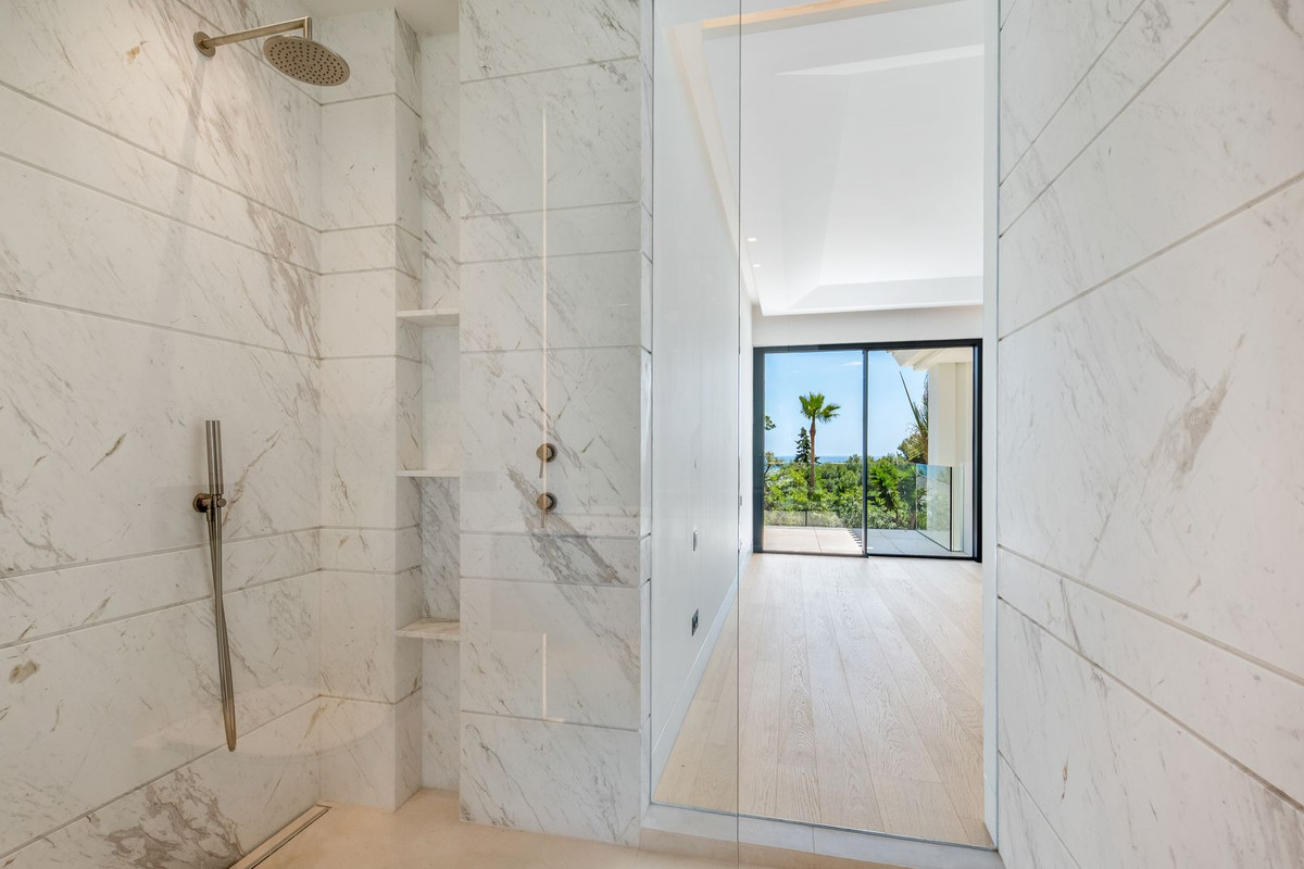 6 Bedroom Villa in Marbella - Photo 15