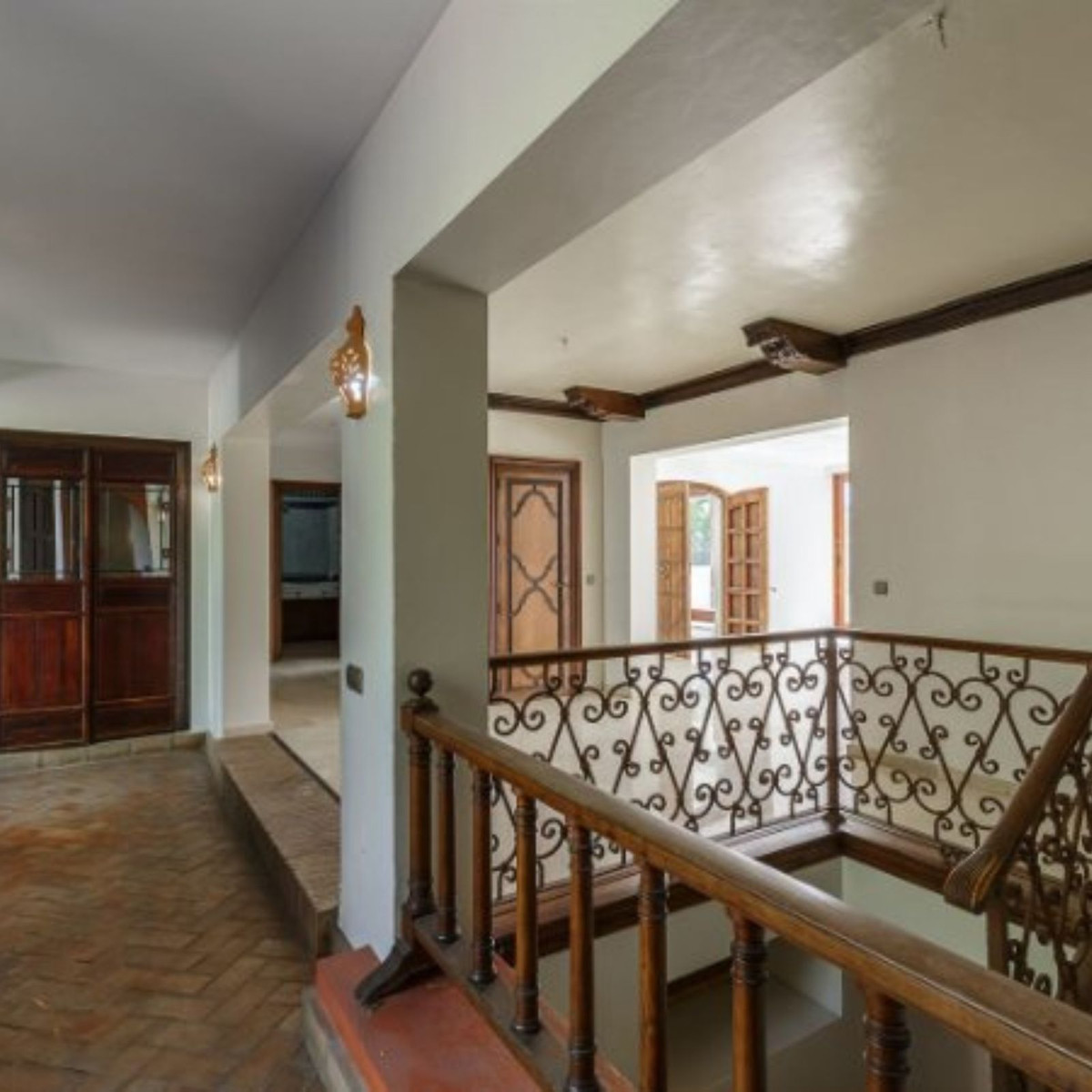 8 Bedroom Villa in Marbella - Photo 10