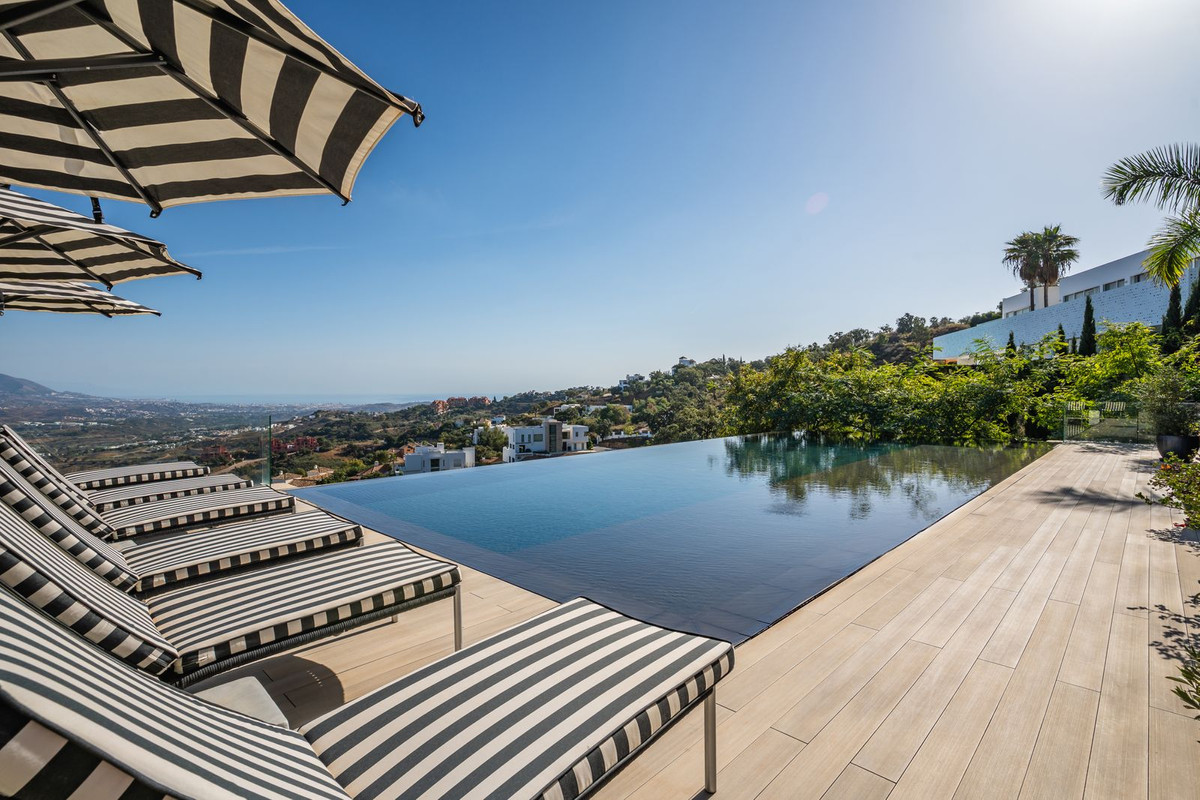 6 Bedroom Villa in Marbella - Photo 19