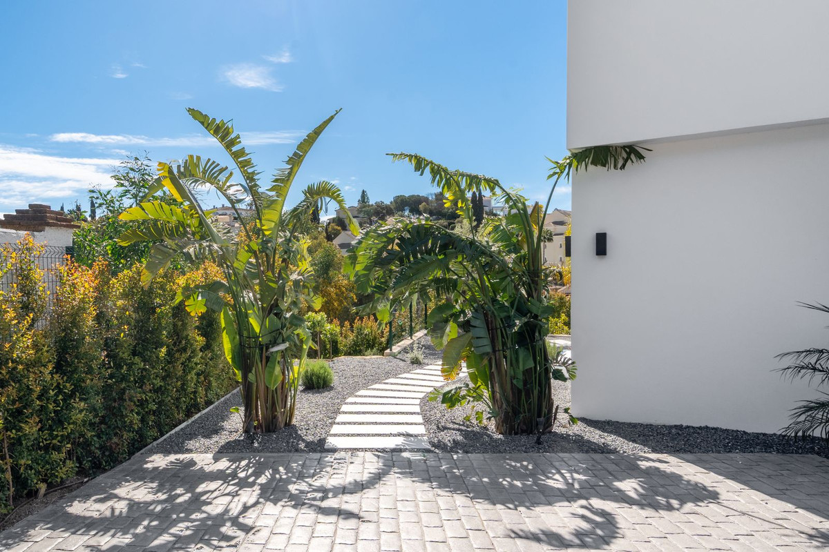 5 Bedroom Villa in Marbella - Photo 50