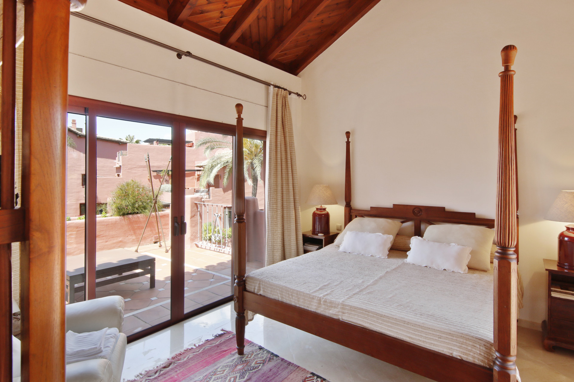 3 Bedroom Penthouse in Estepona - Photo 10