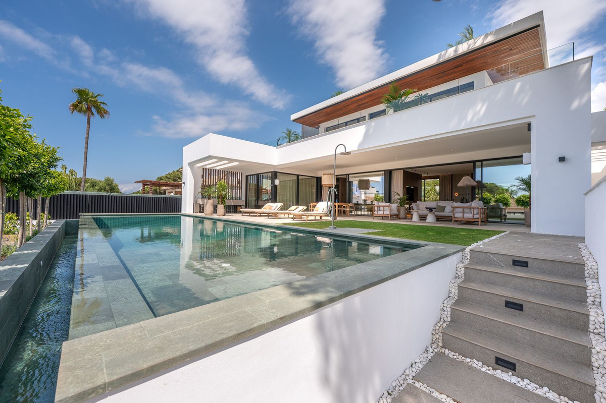 6 Bedroom Villa in Marbella - Photo 17