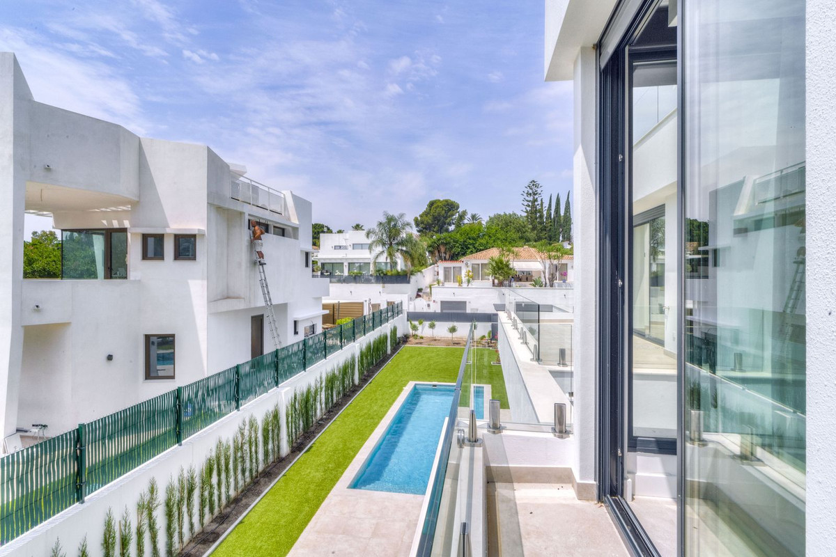 6 Bedroom Villa in Marbella - Photo 14