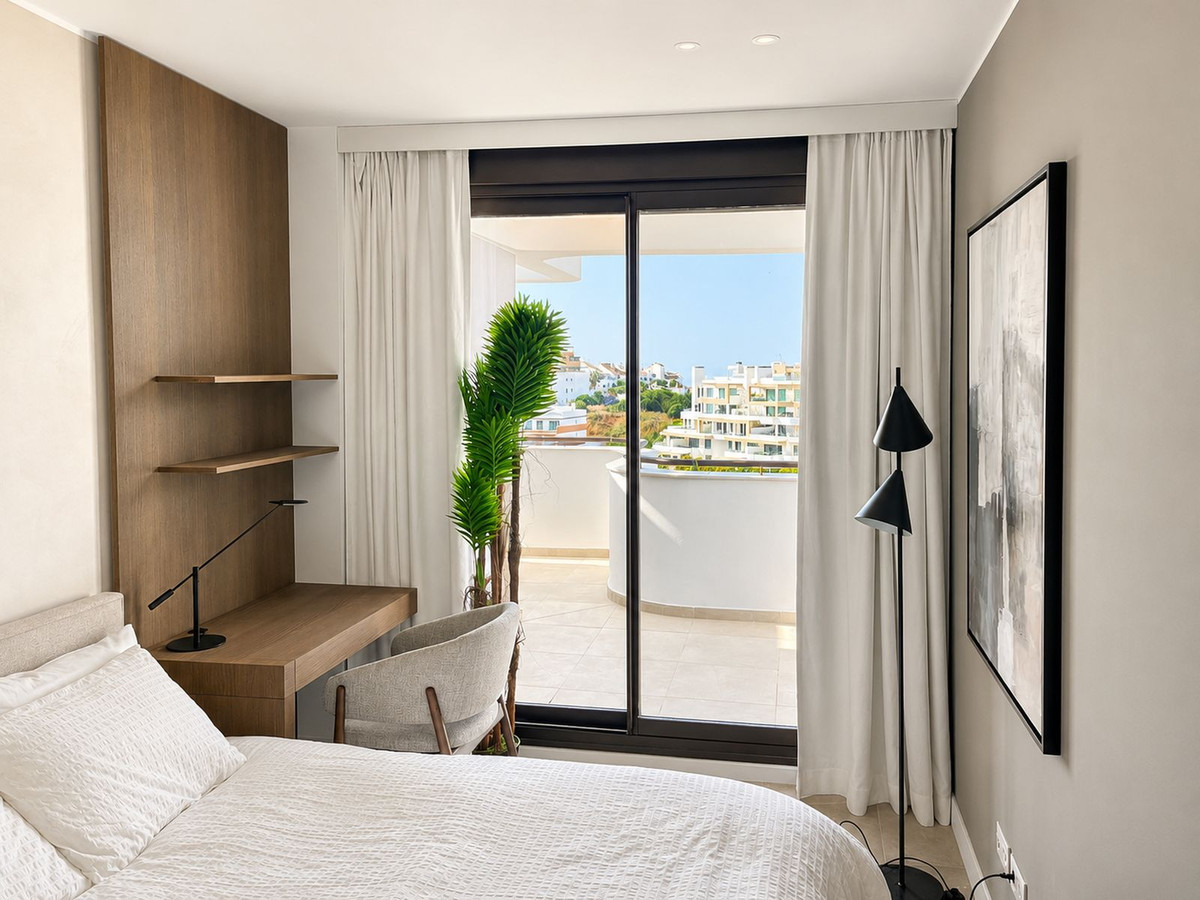 3 Bedroom Penthouse in Estepona - Photo 12