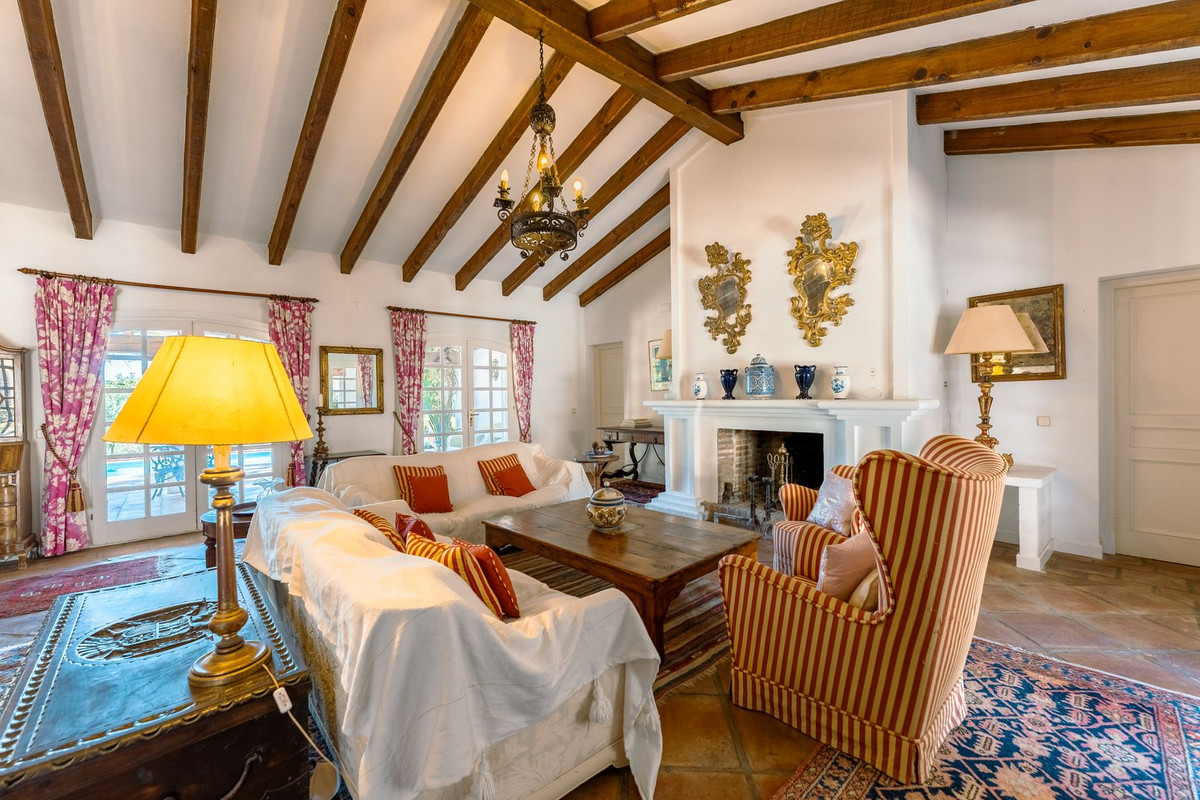 8 Bedroom Country house in Estepona - Фото 12