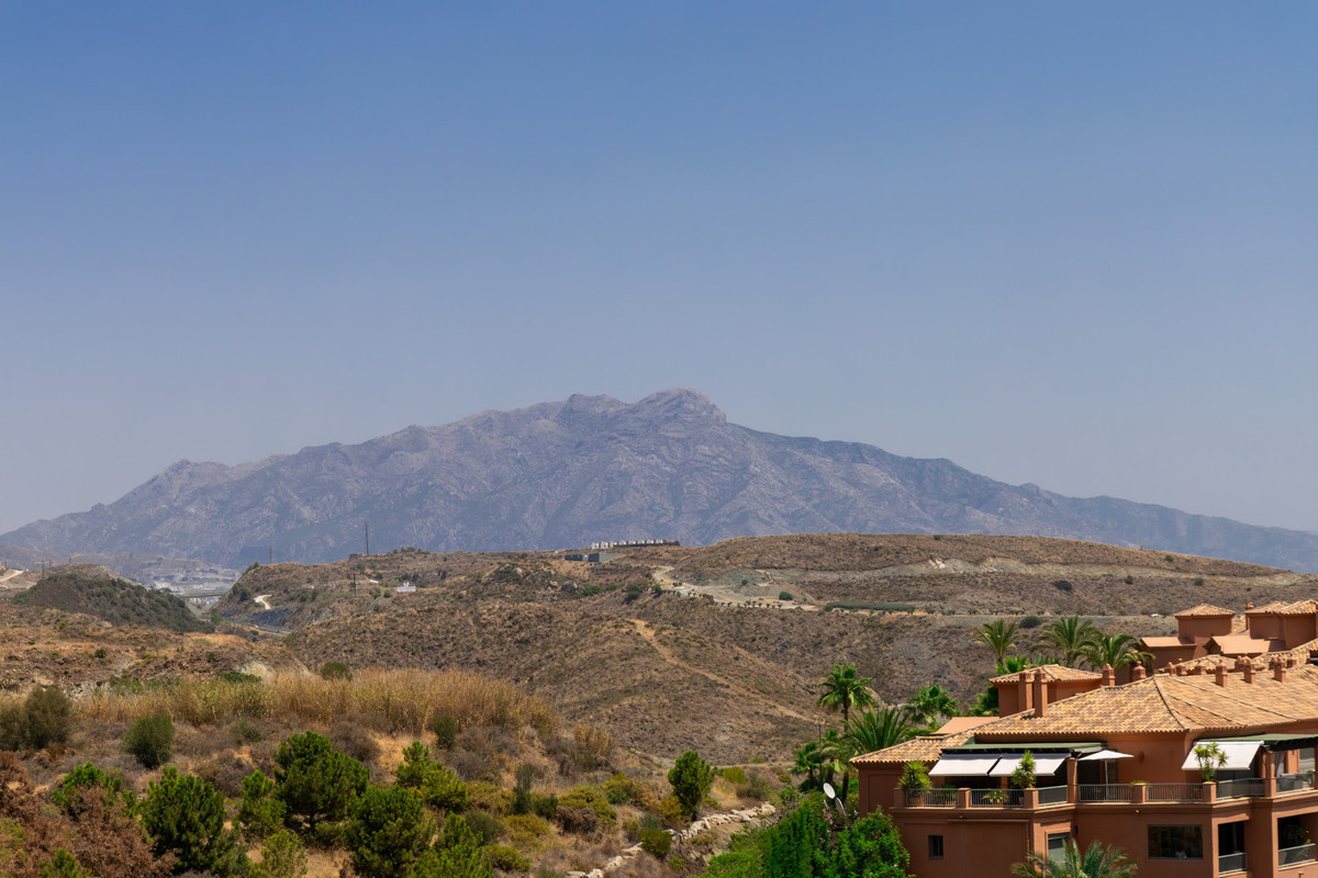3 Bedroom Penthouse in Benahavís - Photo 18