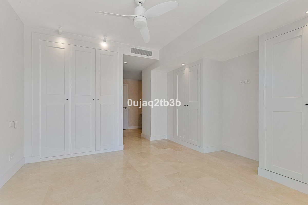 3 Bedroom Apartment in Marbella - Photo 10