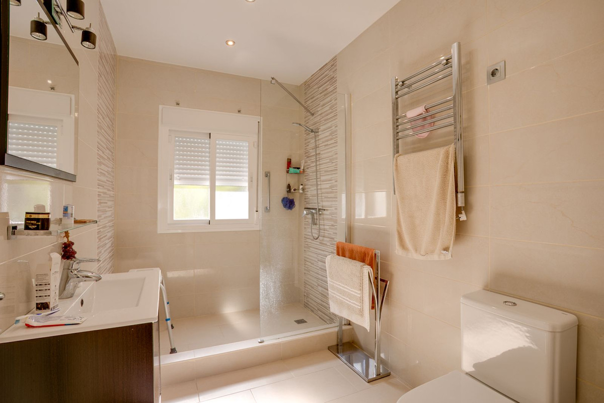 3 Bedroom Villa in Estepona - Foto 17