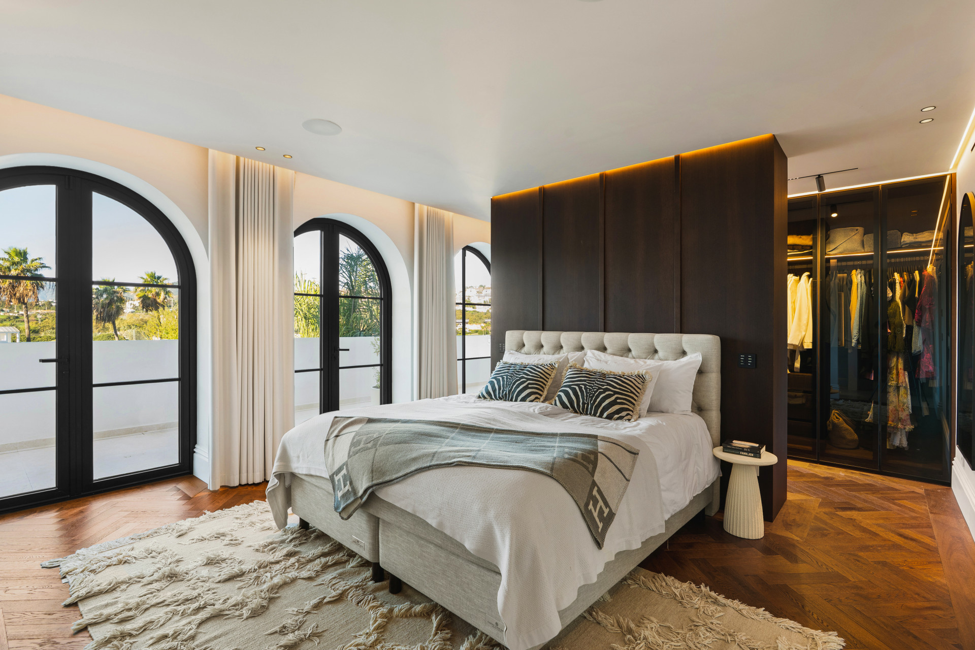6 Bedroom Villa in Marbella - Photo 4