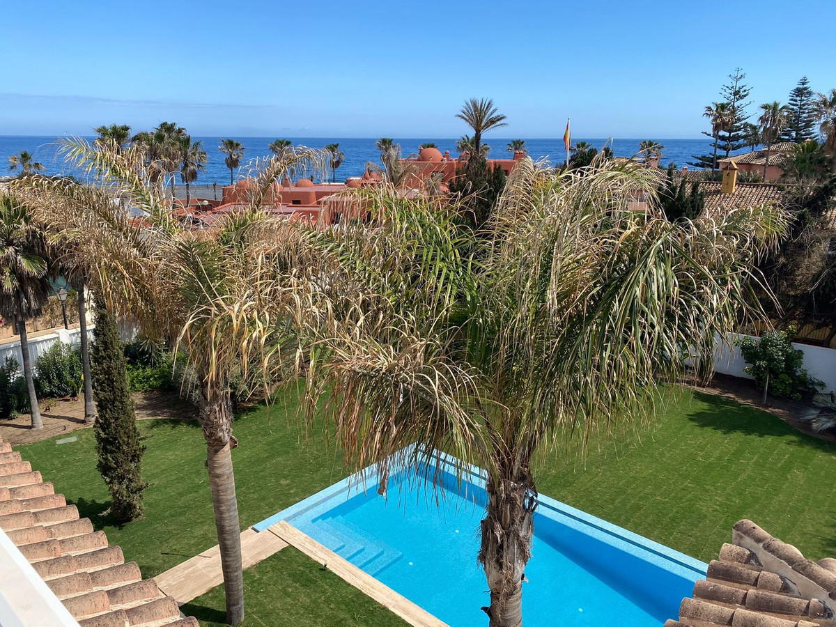 6 Bedroom Villa in San Pedro de Alcántara - Photo 5
