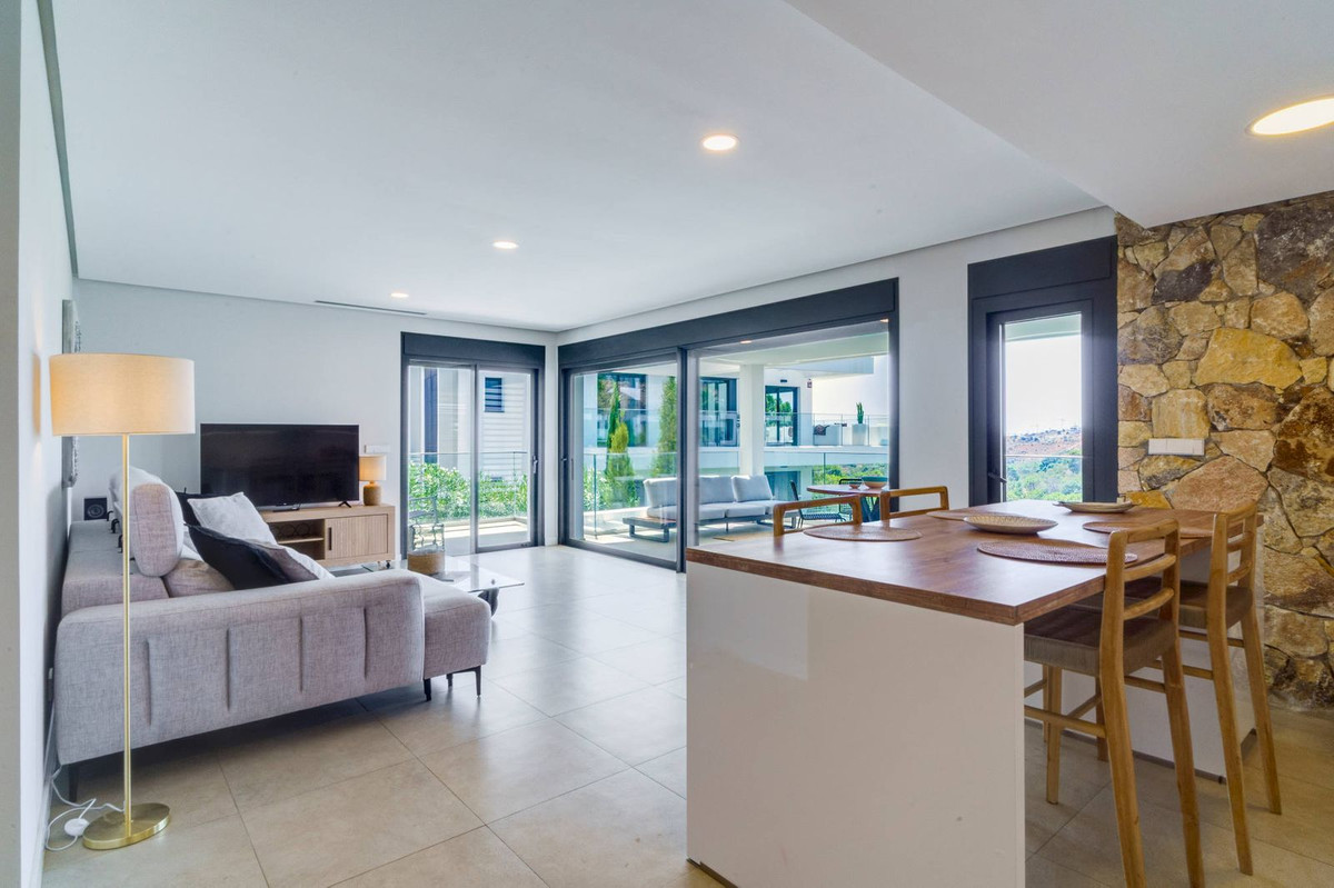 2 Bedroom Apartment in Estepona - Photo 13