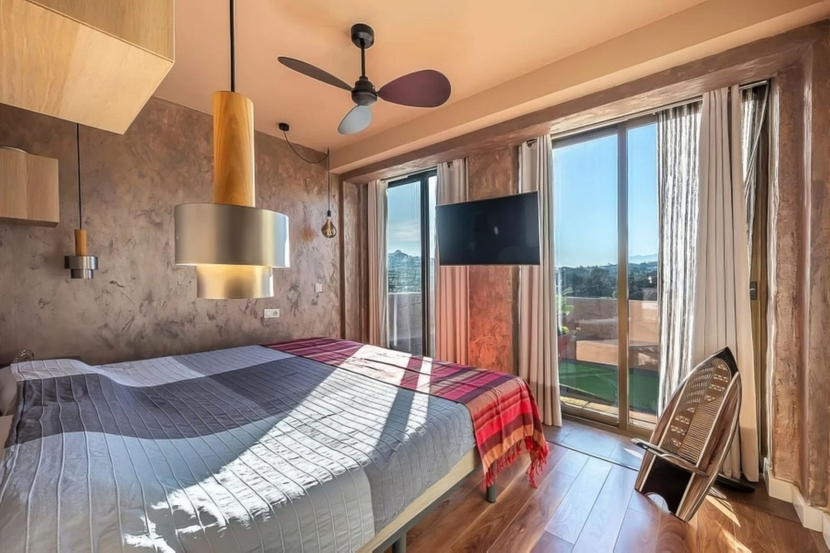 3 Bedroom Penthouse in Estepona - Photo 11