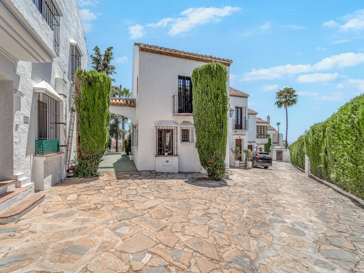 3 Bedroom Villa in Marbella - Photo 24