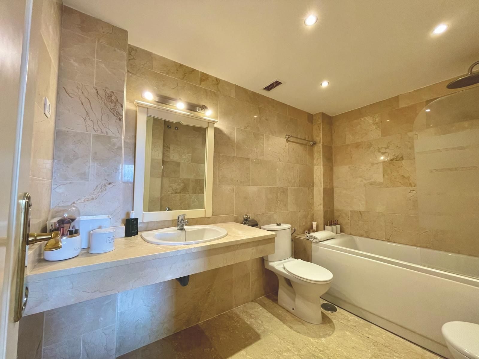 3 Bedroom Apartment in Mijas - Photo 17