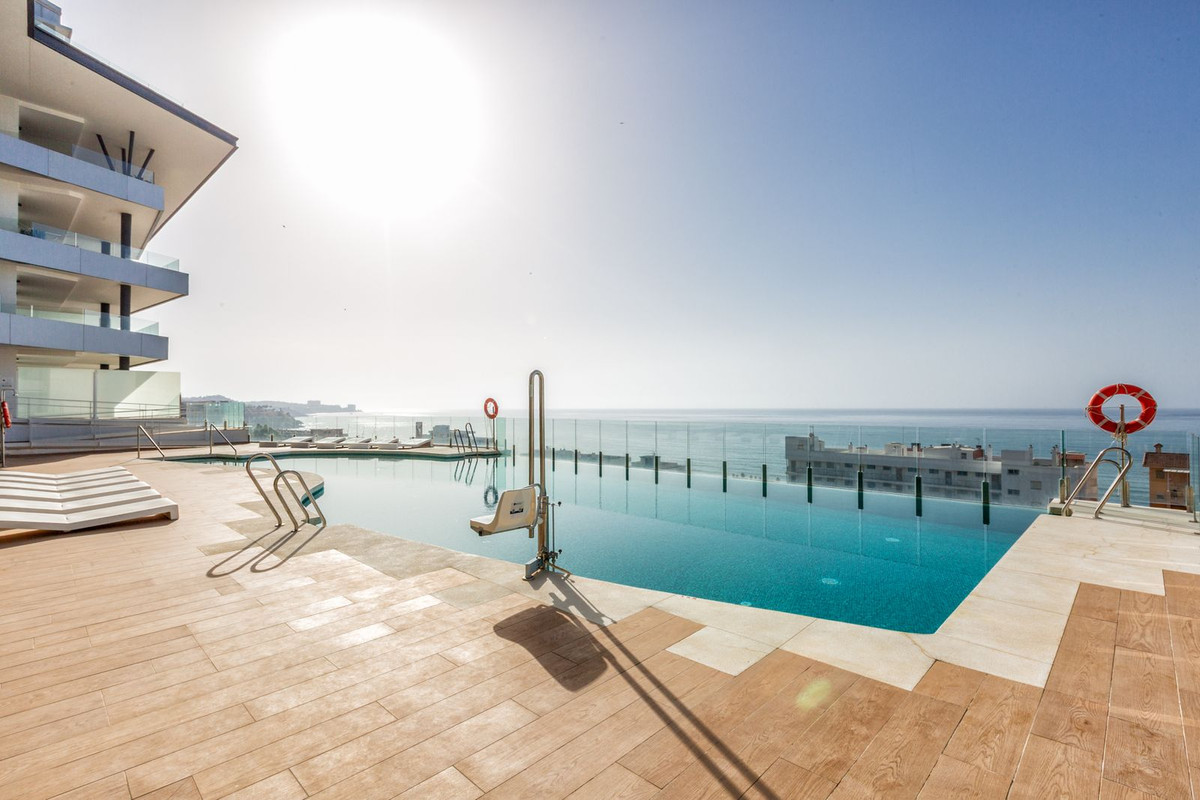 3 Bedroom Apartment in Fuengirola - Photo 4