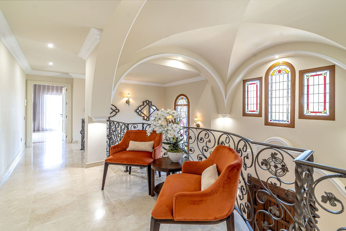 4 Bedroom Villa in Estepona - Photo 28