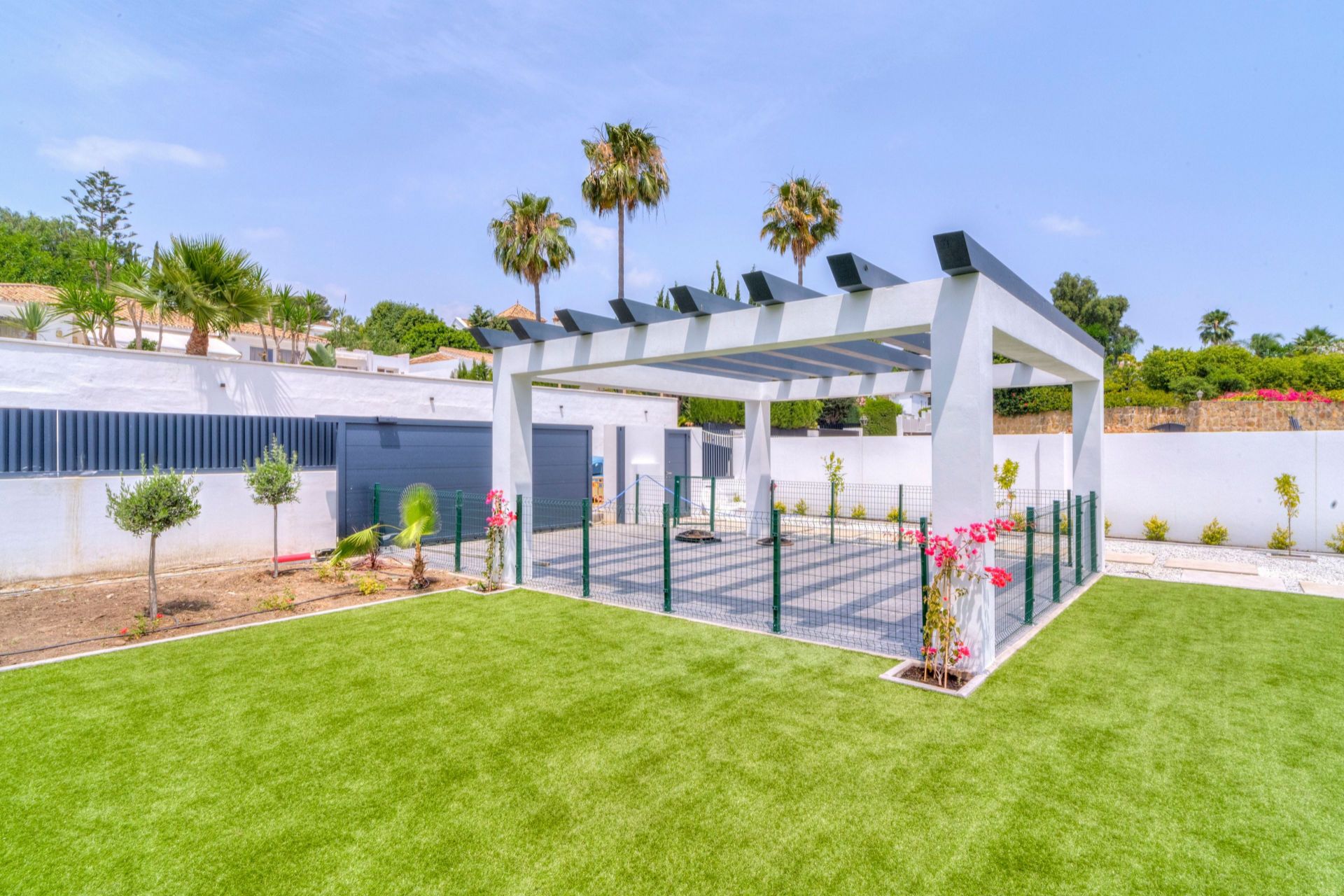 5 Bedroom Villa in Estepona - Photo 4